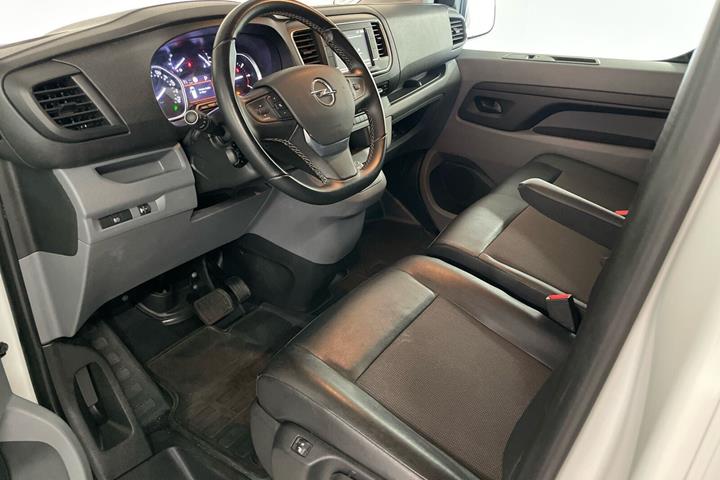 Hvid Opel Vivaro fra 2019
