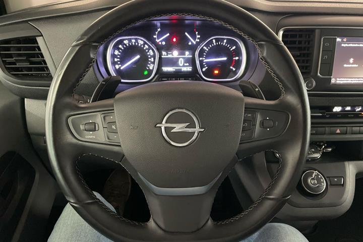 Hvid Opel Vivaro fra 2019