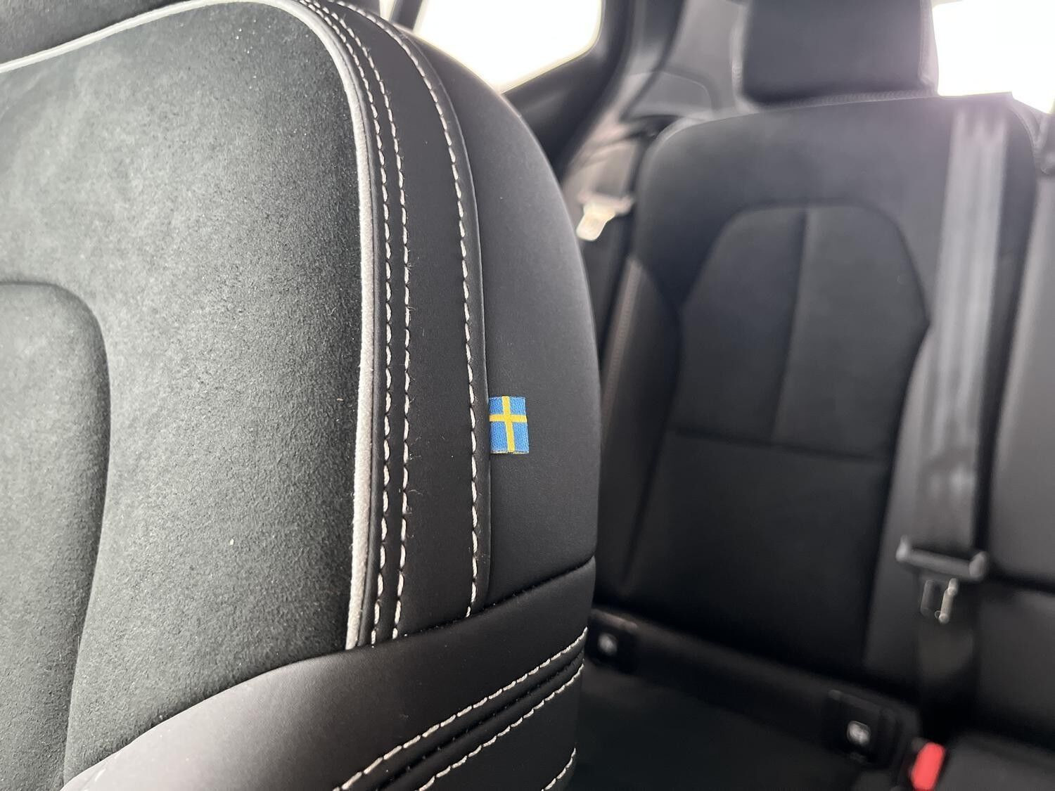 Sort Volvo EX40 fra 2026