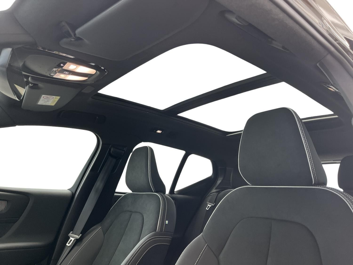Sort Volvo EX40 fra 2026