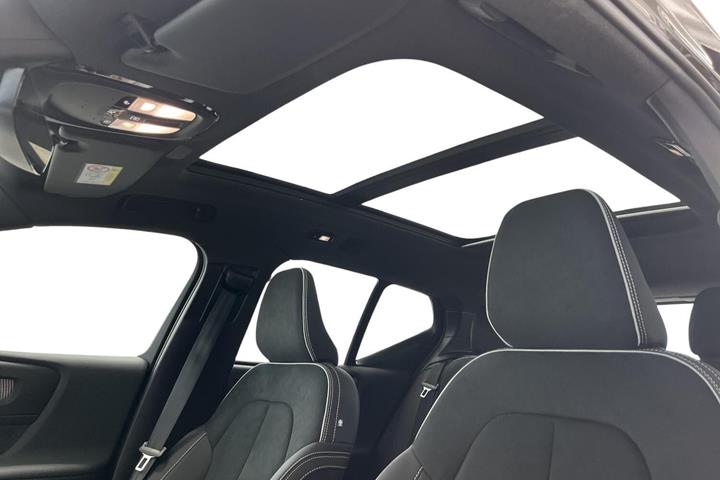 Sort Volvo EX40 fra 2026