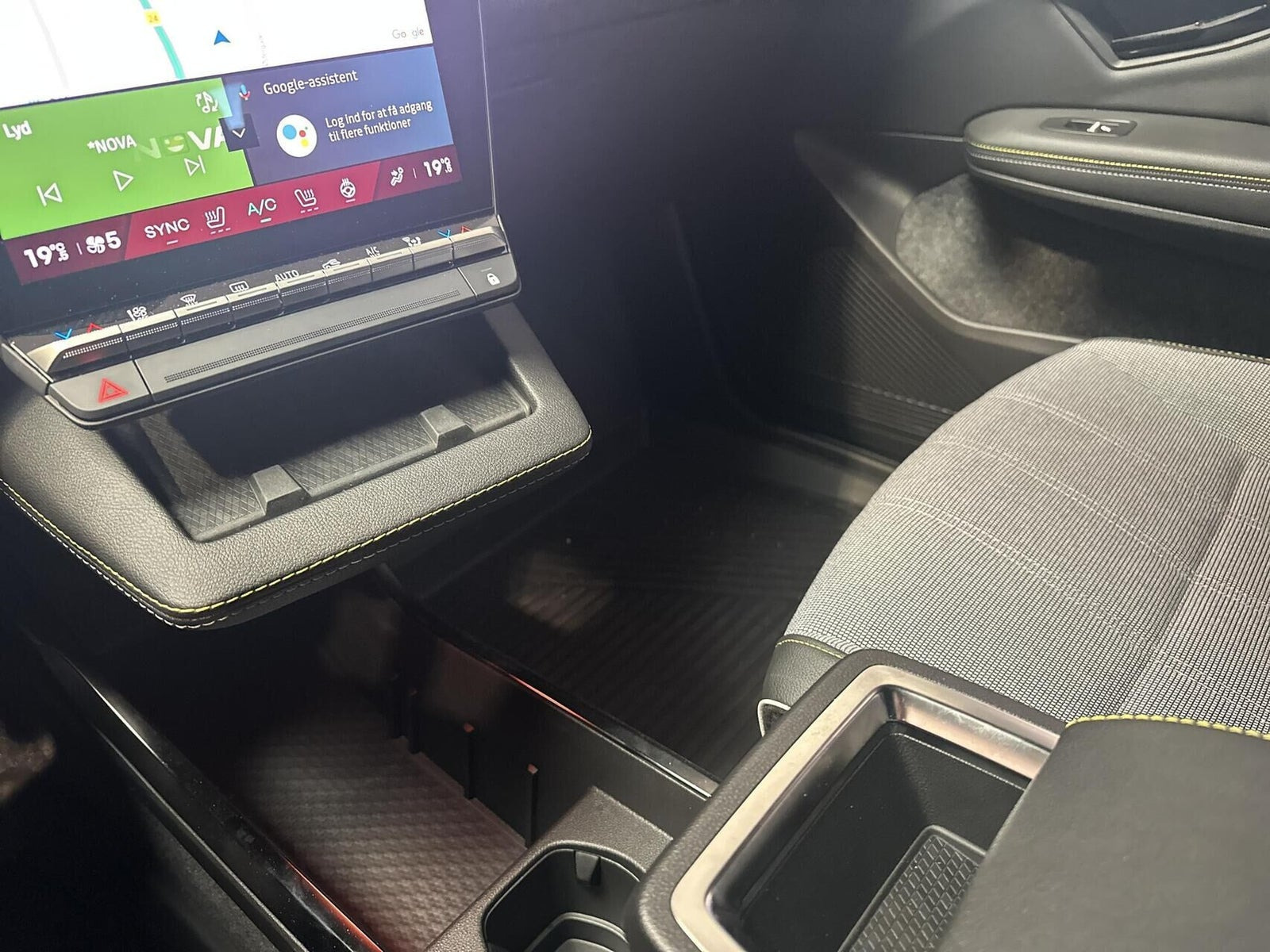 Beige Renault Scenic E-Tech fra 2025
