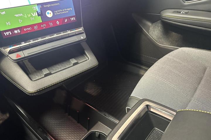 Beige Renault Scenic E-Tech fra 2025