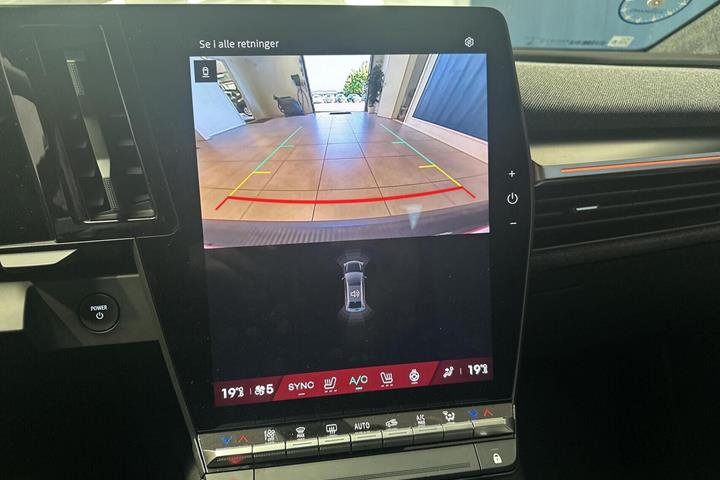 Beige Renault Scenic E-Tech fra 2025