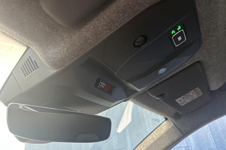 Beige Renault Scenic E-Tech fra 2025