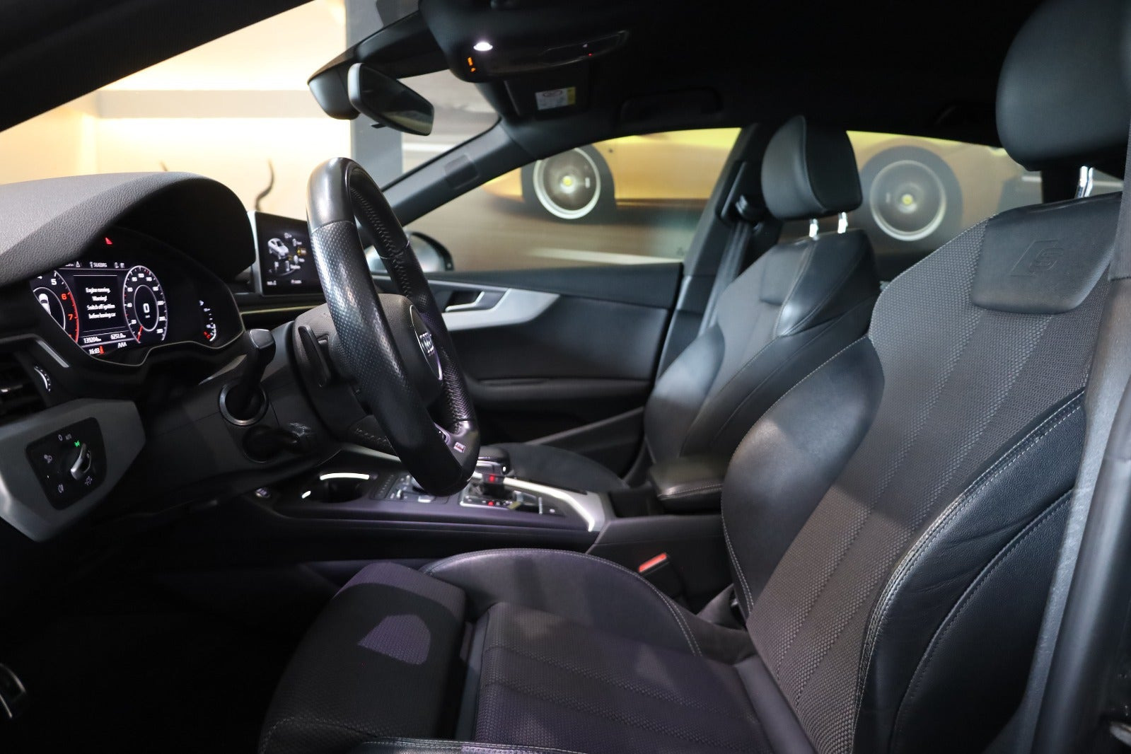 Grå Audi A5 fra 2017
