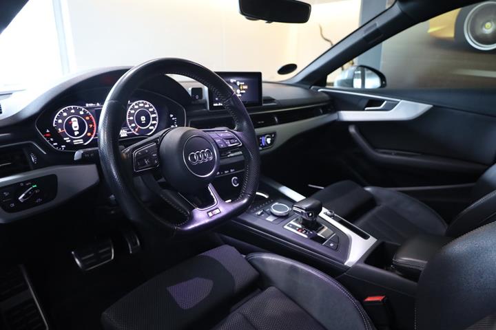 Grå Audi A5 fra 2017