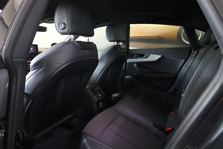 Grå Audi A5 fra 2017