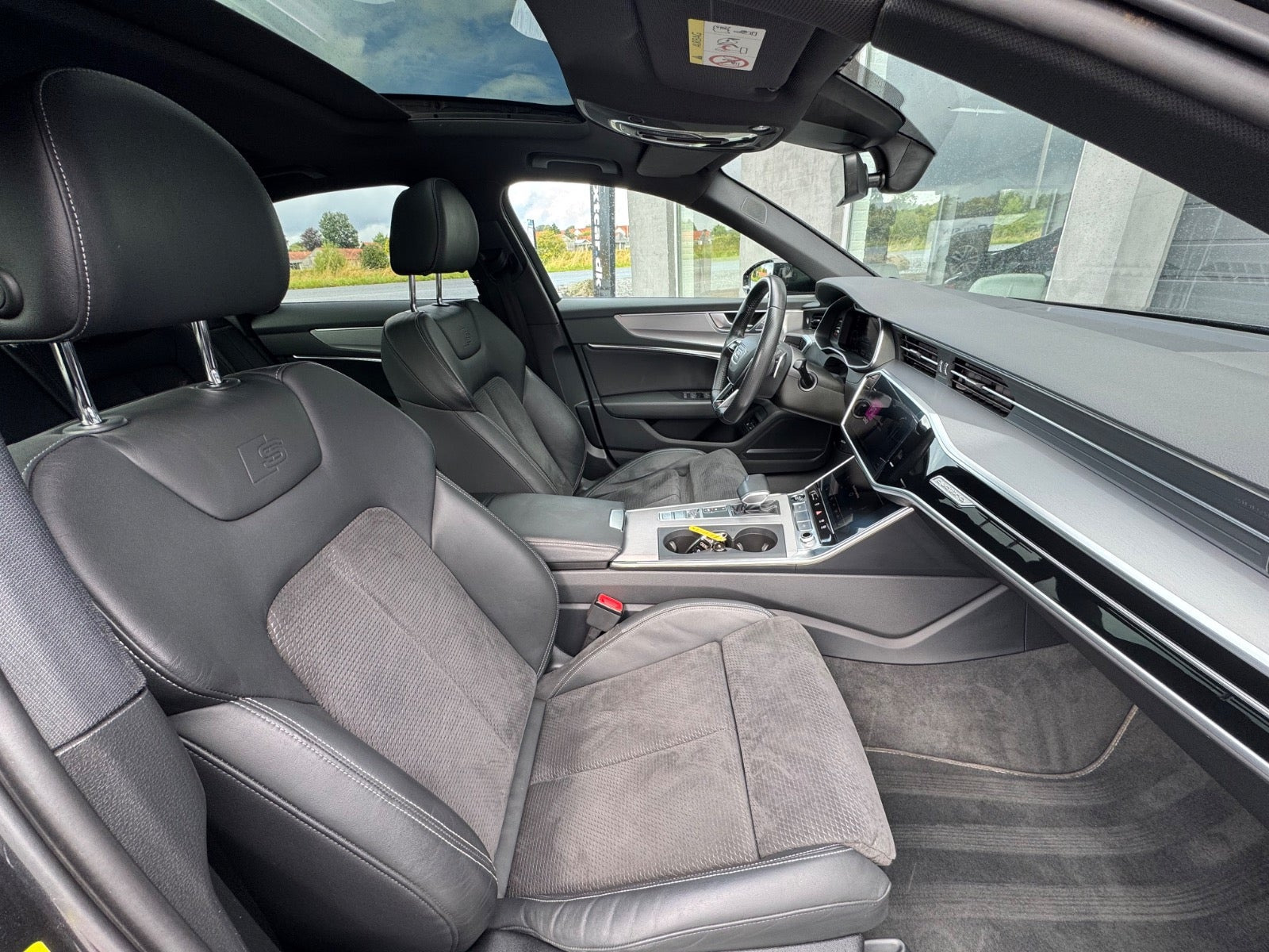 Grå Audi A6 fra 2020