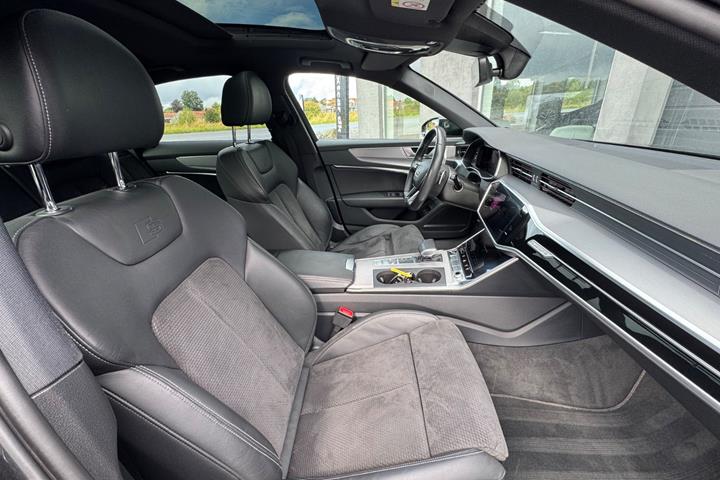 Grå Audi A6 fra 2020