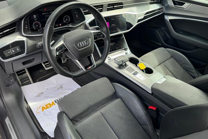 Grå Audi A6 fra 2020