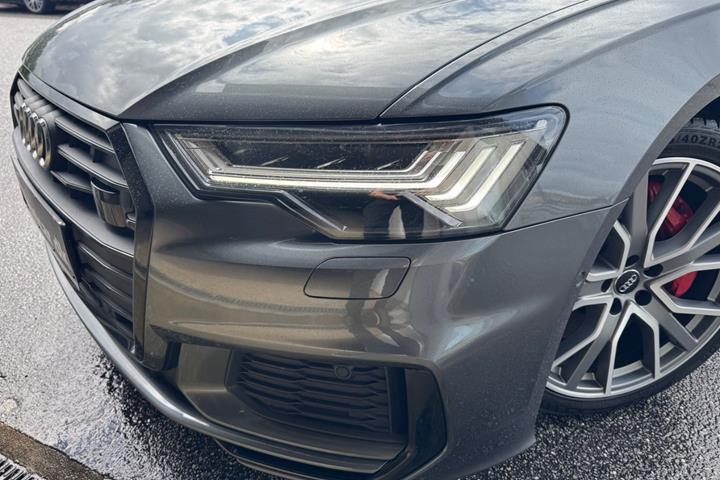 Grå Audi A6 fra 2020