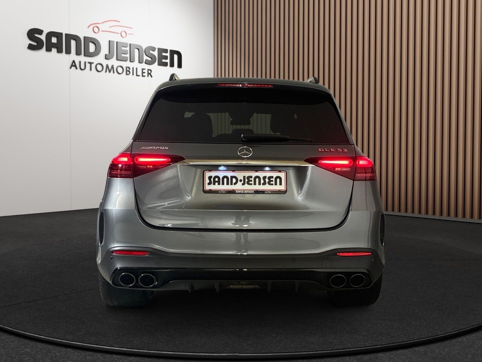 Grå Mercedes GLE53 fra 2025