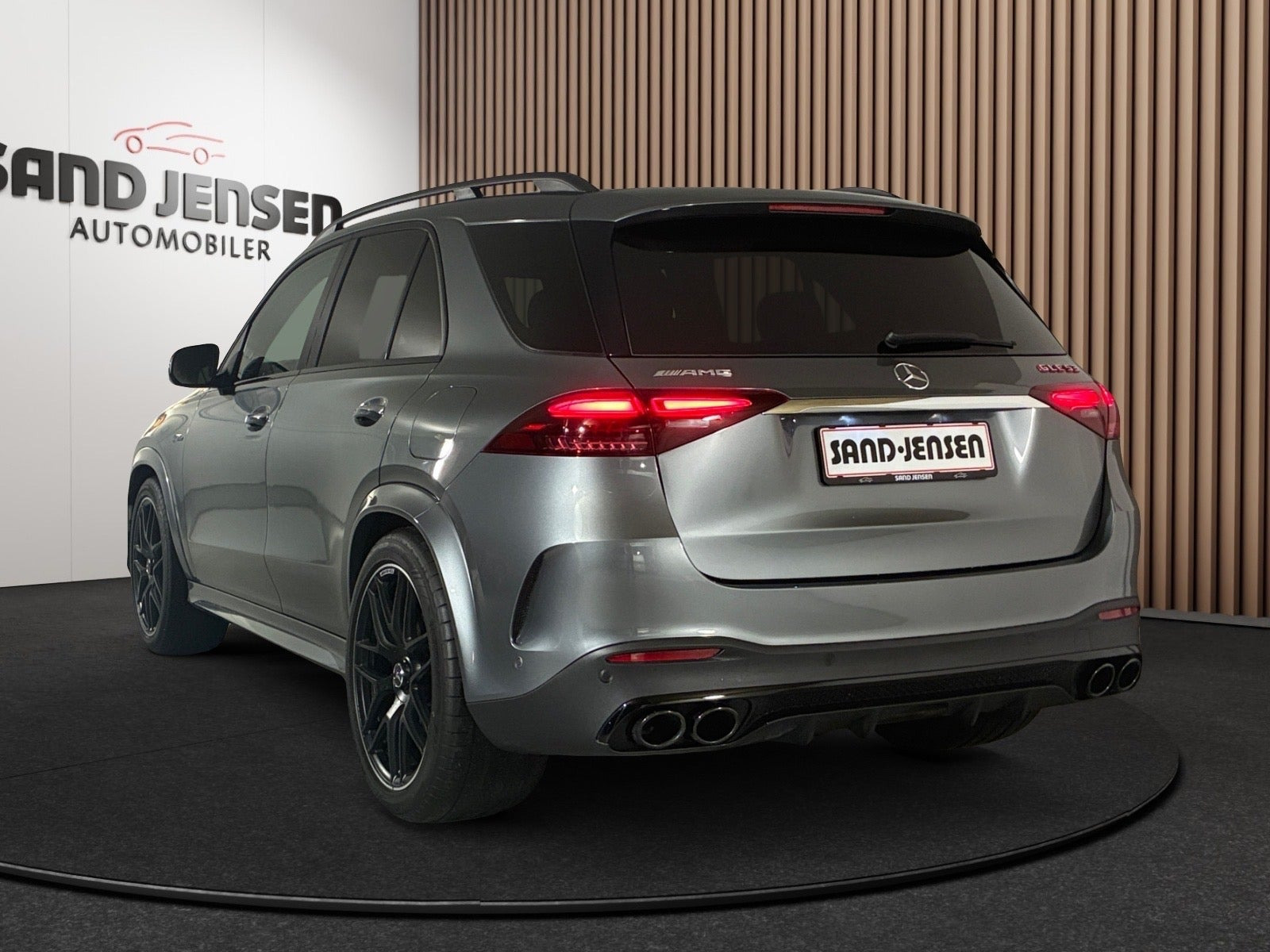 Grå Mercedes GLE53 fra 2025