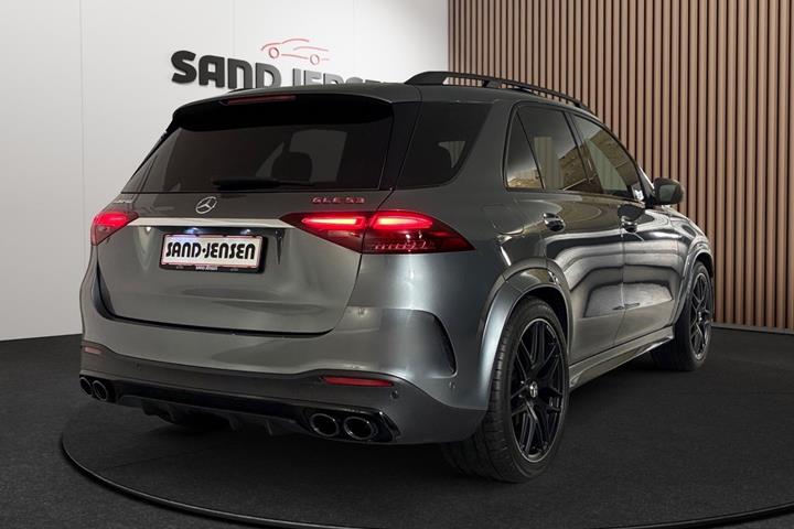Grå Mercedes GLE53 fra 2025
