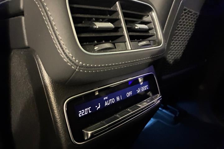 Grå Mercedes GLE53 fra 2025