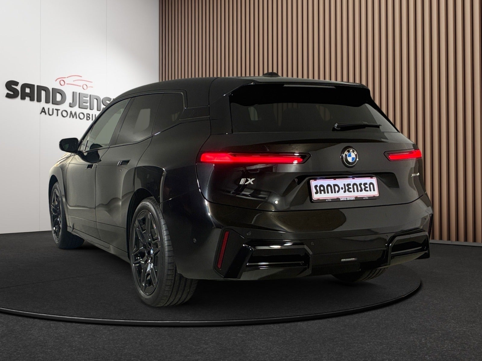 Sort BMW iX fra 2025