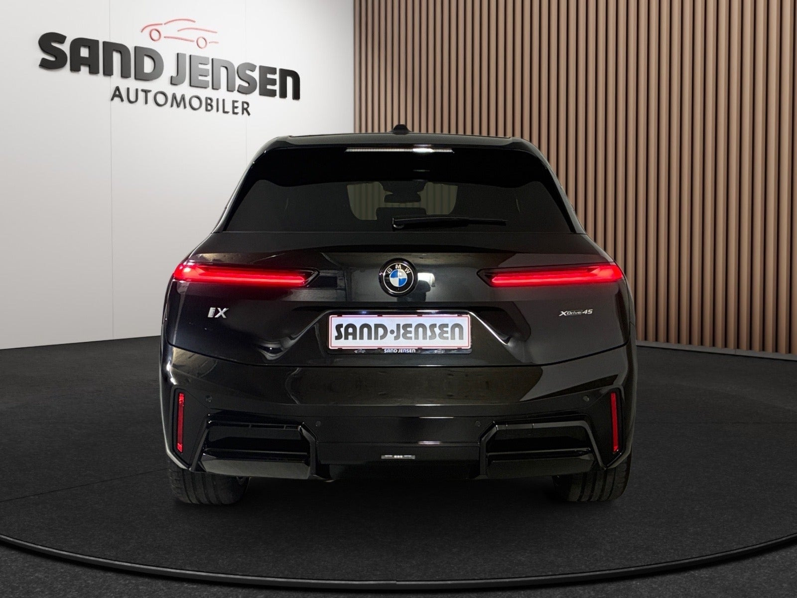 Sort BMW iX fra 2025