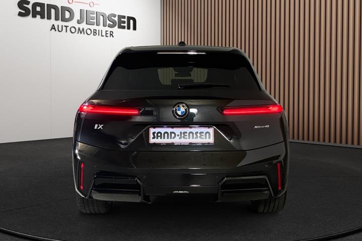 Sort BMW iX fra 2025