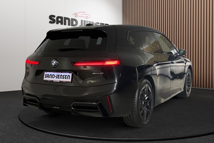 Sort BMW iX fra 2025