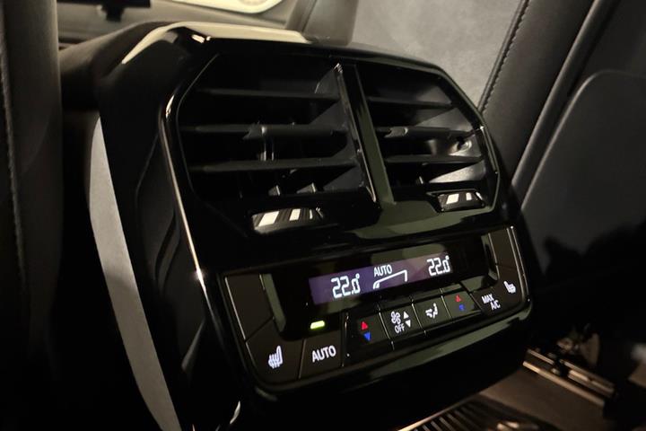 Sort BMW iX fra 2025