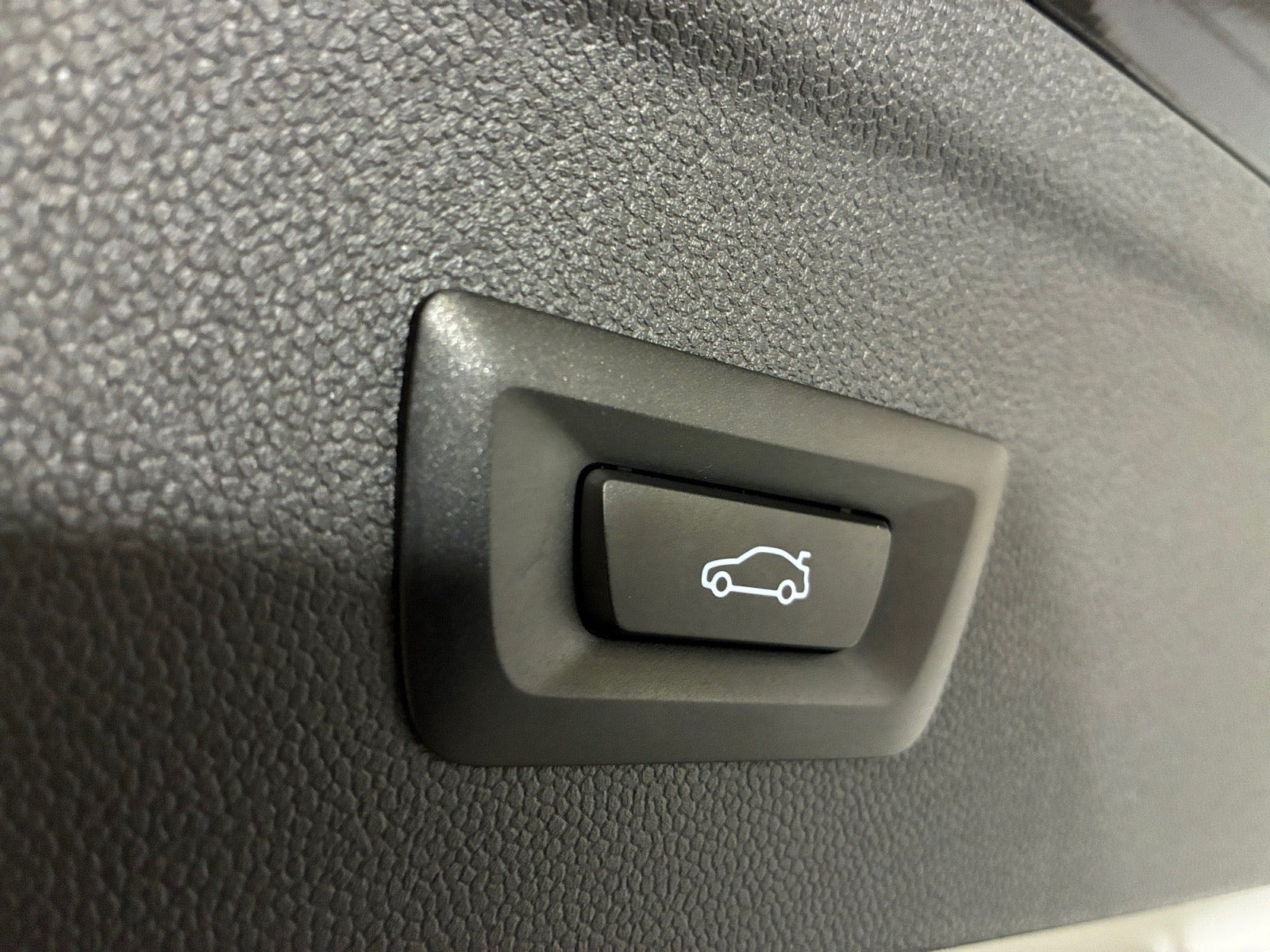 Sort BMW iX fra 2025