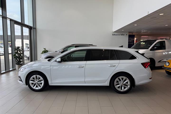 Hvid Skoda Octavia fra 2023