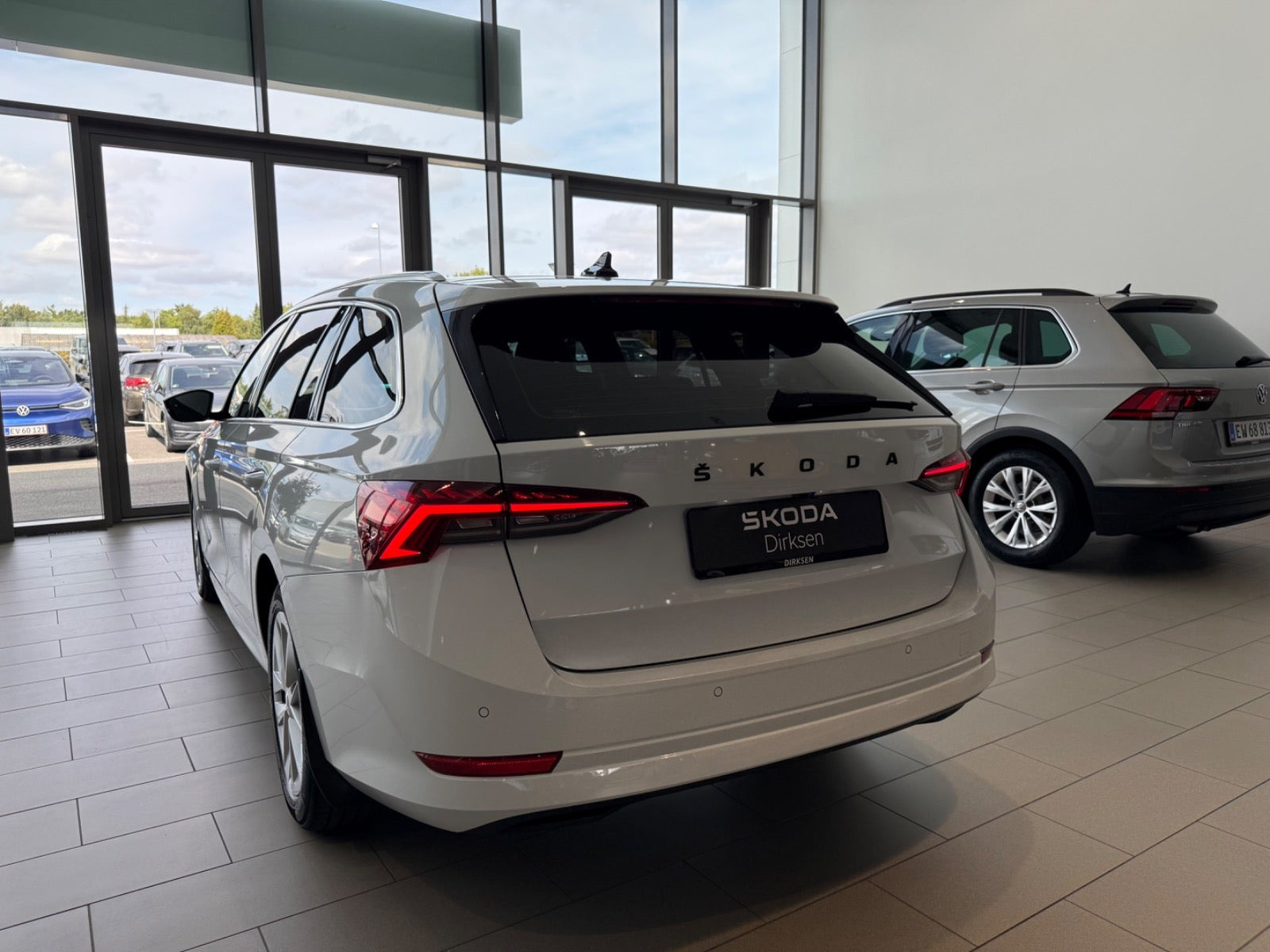 Hvid Skoda Octavia fra 2023