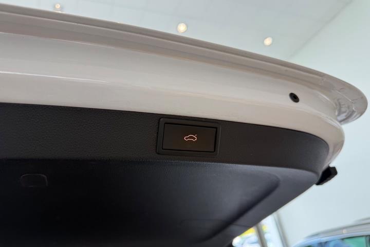 Hvid Skoda Octavia fra 2023