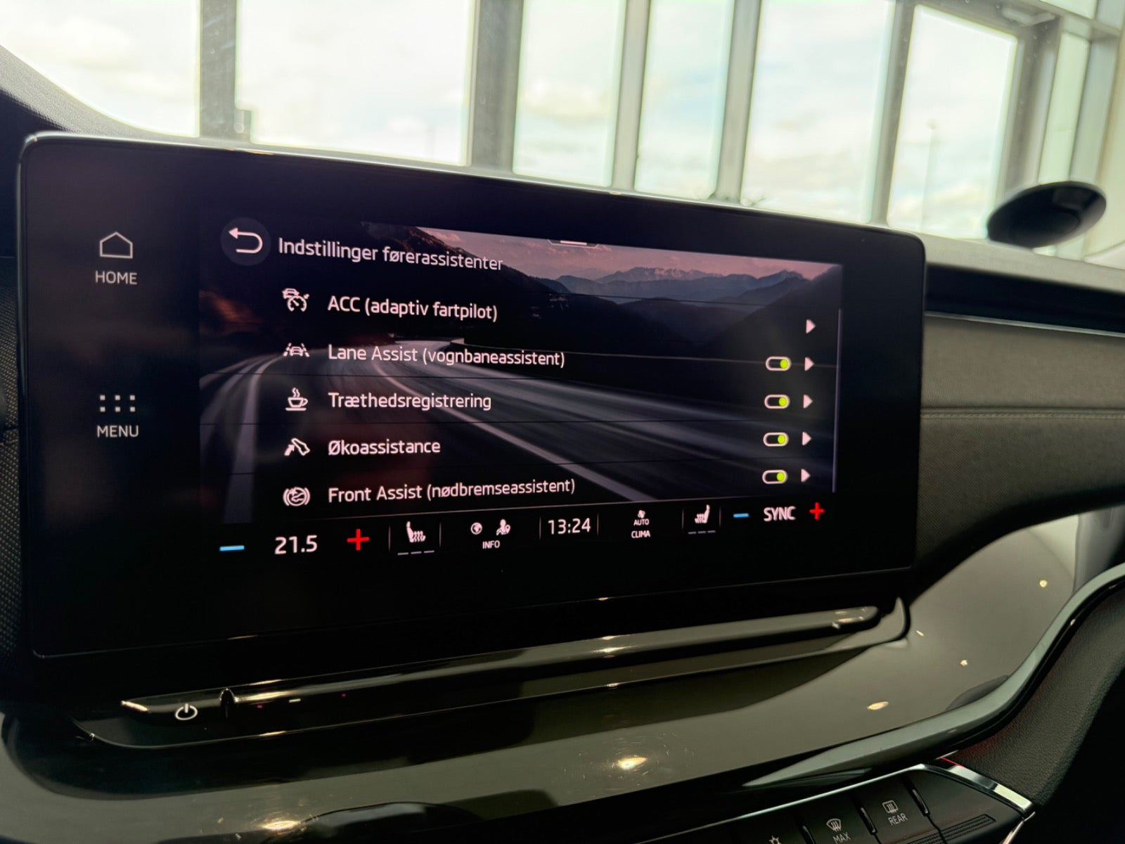 Hvid Skoda Octavia fra 2023