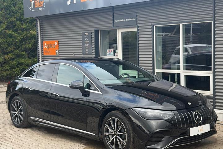 Sort Mercedes EQE350 fra 2024