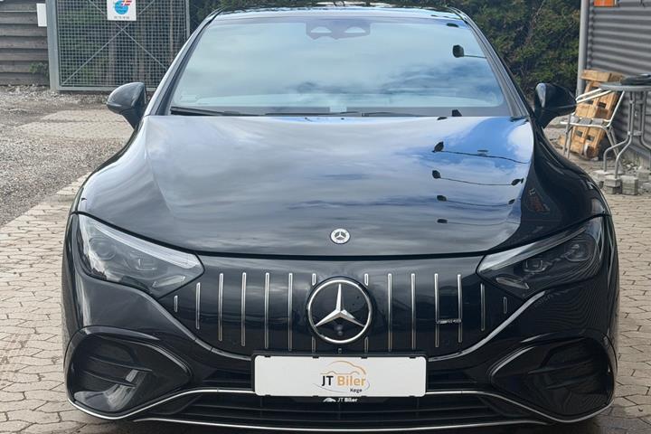 Sort Mercedes EQE350 fra 2024
