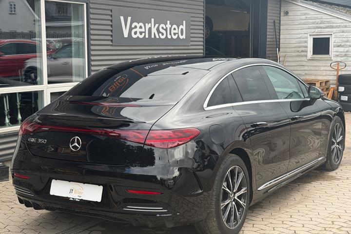 Sort Mercedes EQE350 fra 2024