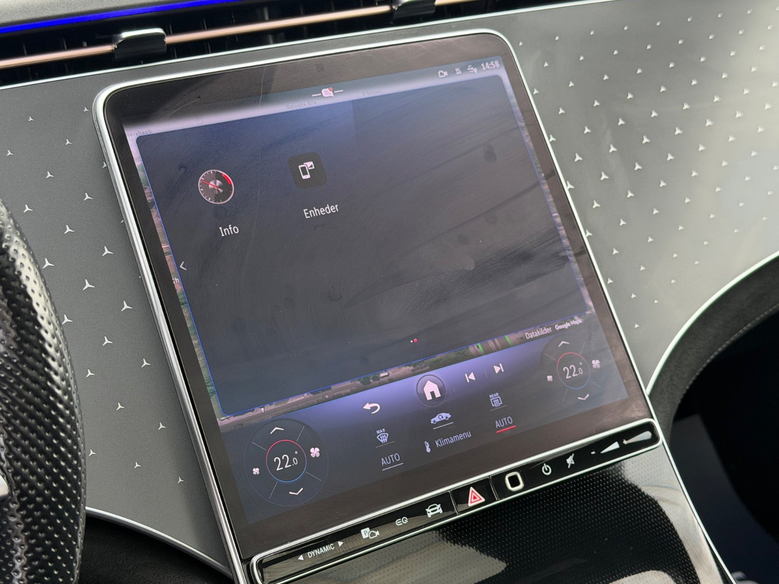 Sort Mercedes EQE350 fra 2024