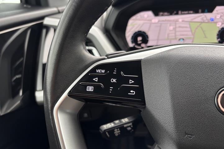 Grå Audi Q4 e-tron fra 2024