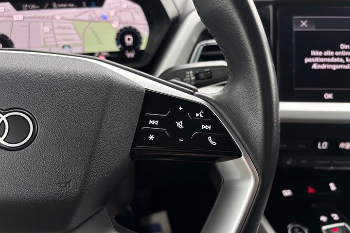 Grå Audi Q4 e-tron fra 2024