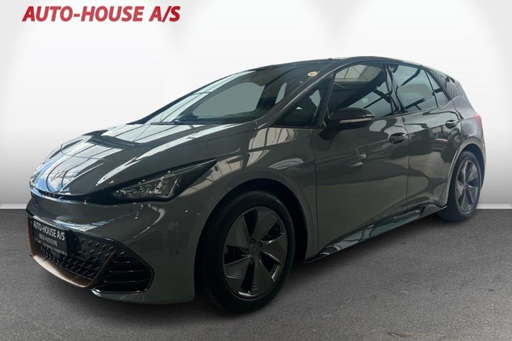 Grå Cupra Born fra 2024 set udefra