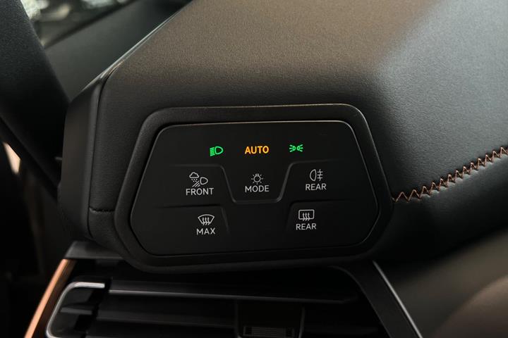 Grå Cupra Born fra 2024