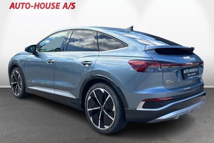 Blå Audi Q4 e-tron fra 2022