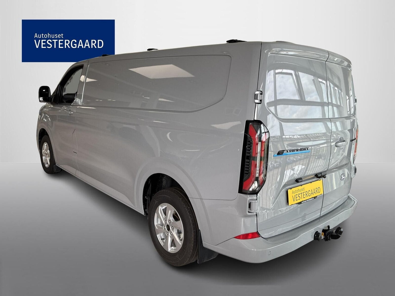 Grå Ford E-Transit Custom 340 L2 fra 2027