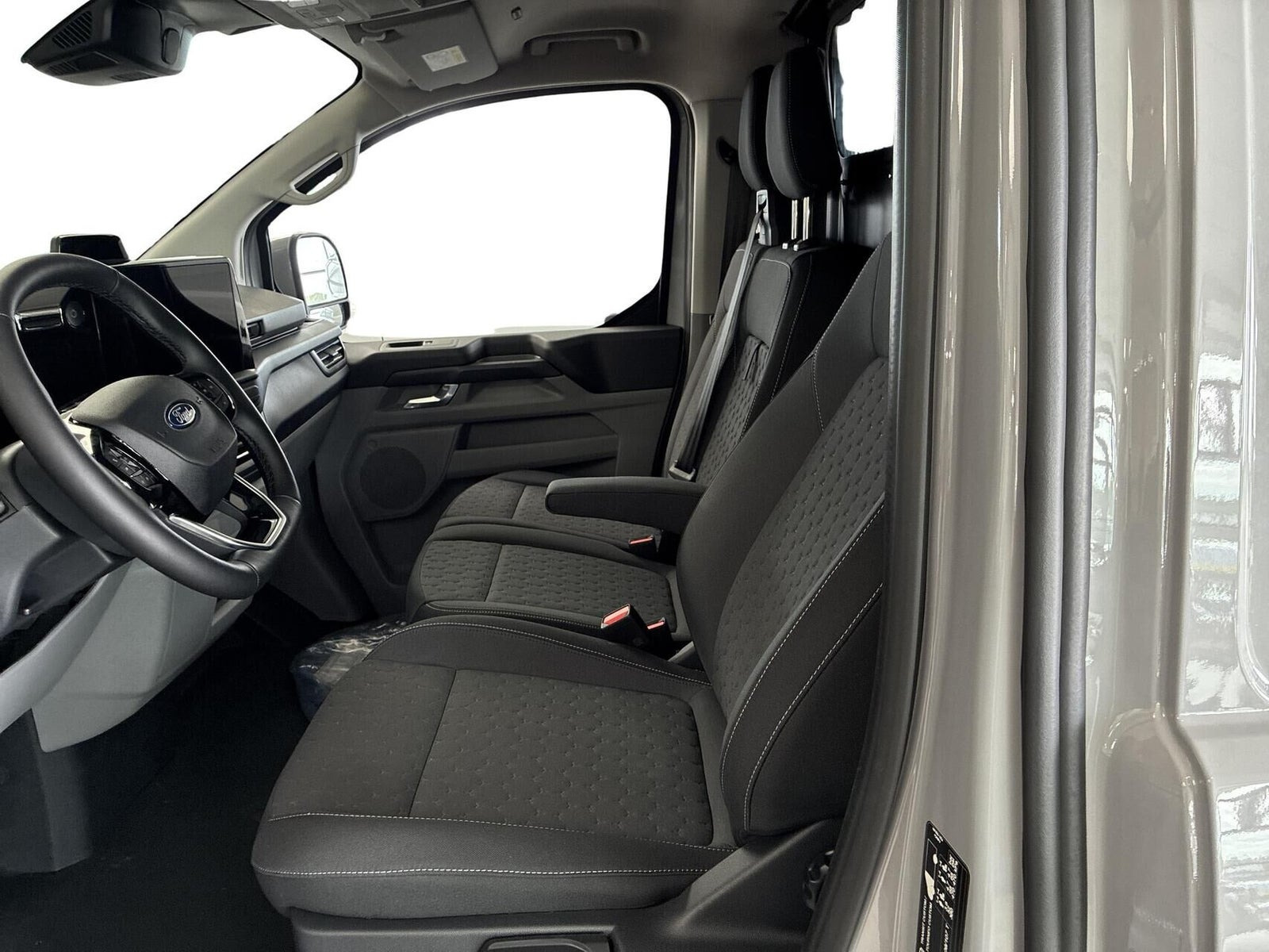 Grå Ford E-Transit Custom 340 L2 fra 2027