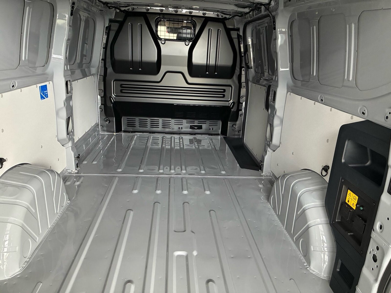 Grå Ford E-Transit Custom 340 L2 fra 2027