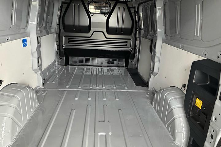 Grå Ford E-Transit Custom 340 L2 fra 2027