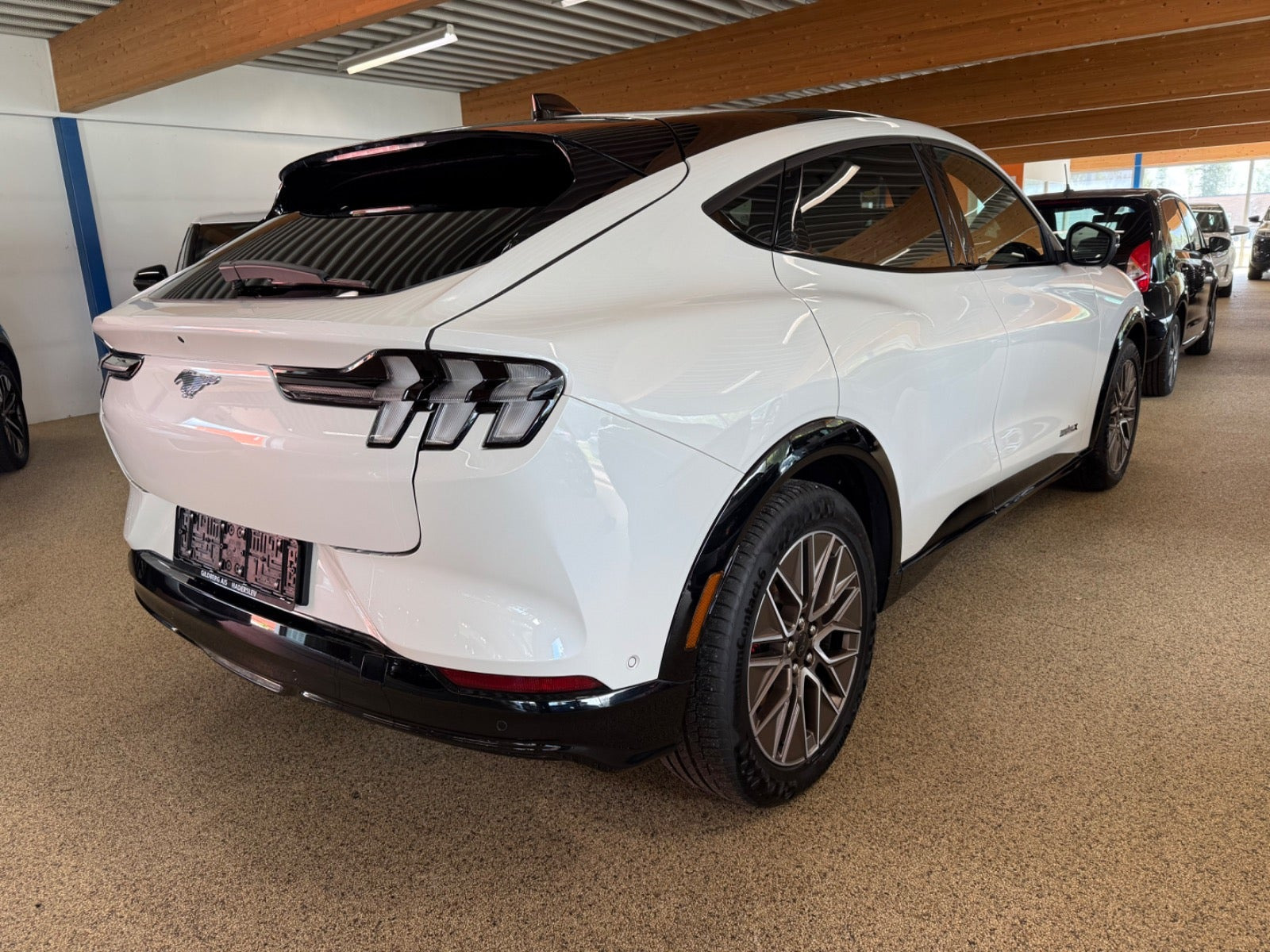 Hvid Ford Mustang Mach-E fra 2024