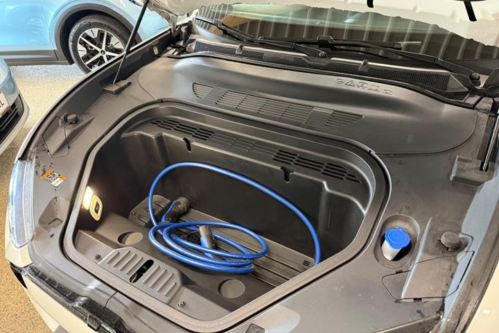 Hvid Ford Mustang Mach-E fra 2024