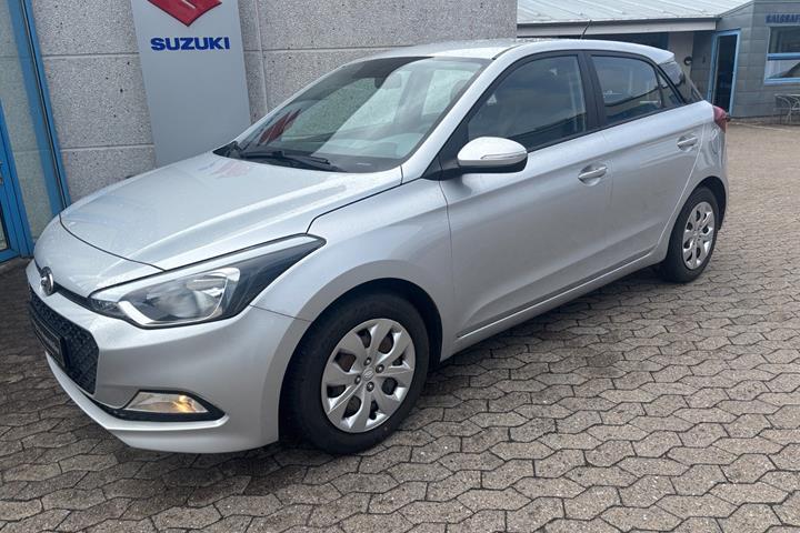 Sølv Hyundai i20 fra 2015