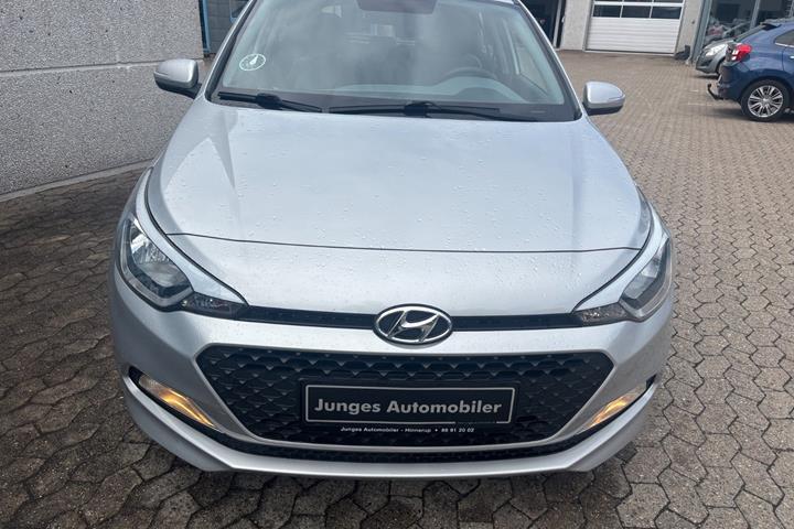Sølv Hyundai i20 fra 2015