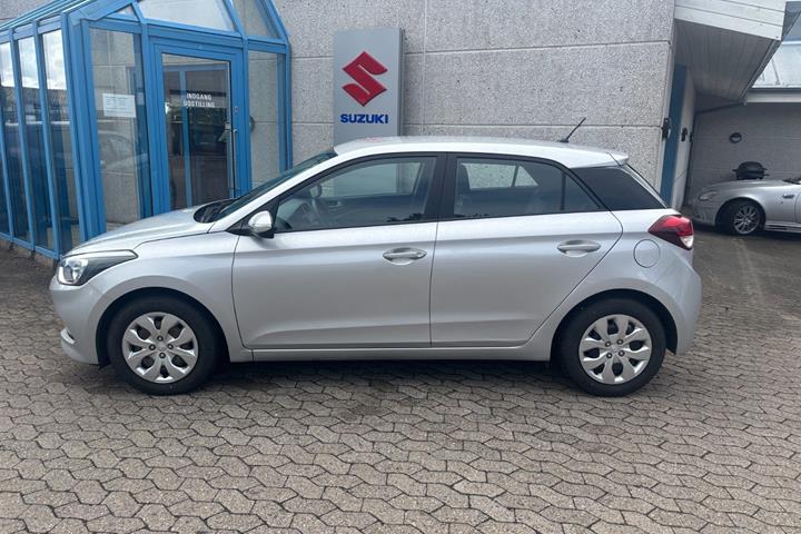 Sølv Hyundai i20 fra 2015