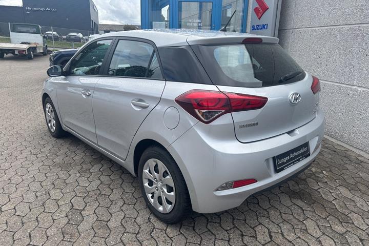 Sølv Hyundai i20 fra 2015