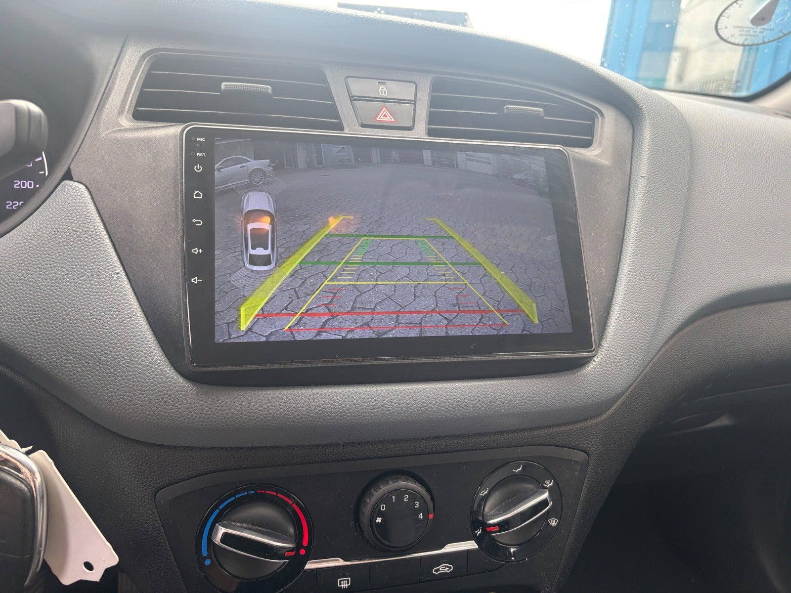 Sølv Hyundai i20 fra 2015